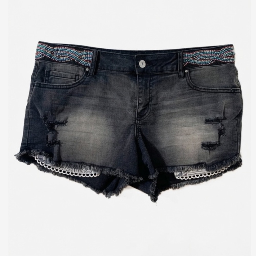 l.e.i. Ashley Low Rise Denim Distressed Margie Jean Shorts Raw Hem Embroidered⚫️